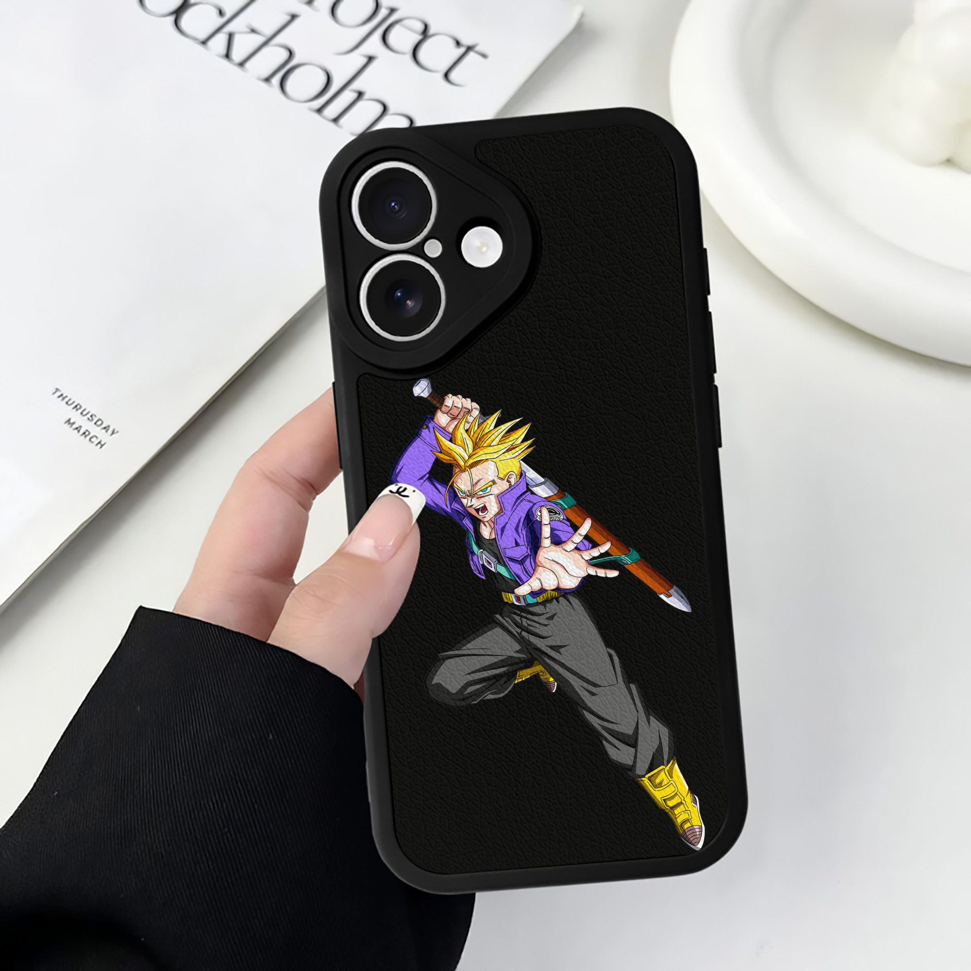 （画像用） ドラゴンボール トランクス（Torankusu）DRAGON BALL Trunks 【iPhone 16シリーズ対応】シリコンスマホケース（レザー調） 材質：シリコン